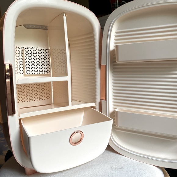 Skin Care Fridge - Picture 4 of 4